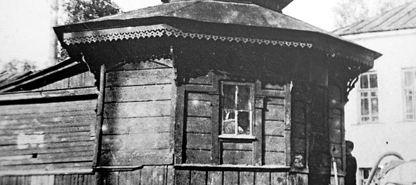 Водоразборная будка на пл. Старый торг. 1880 год.