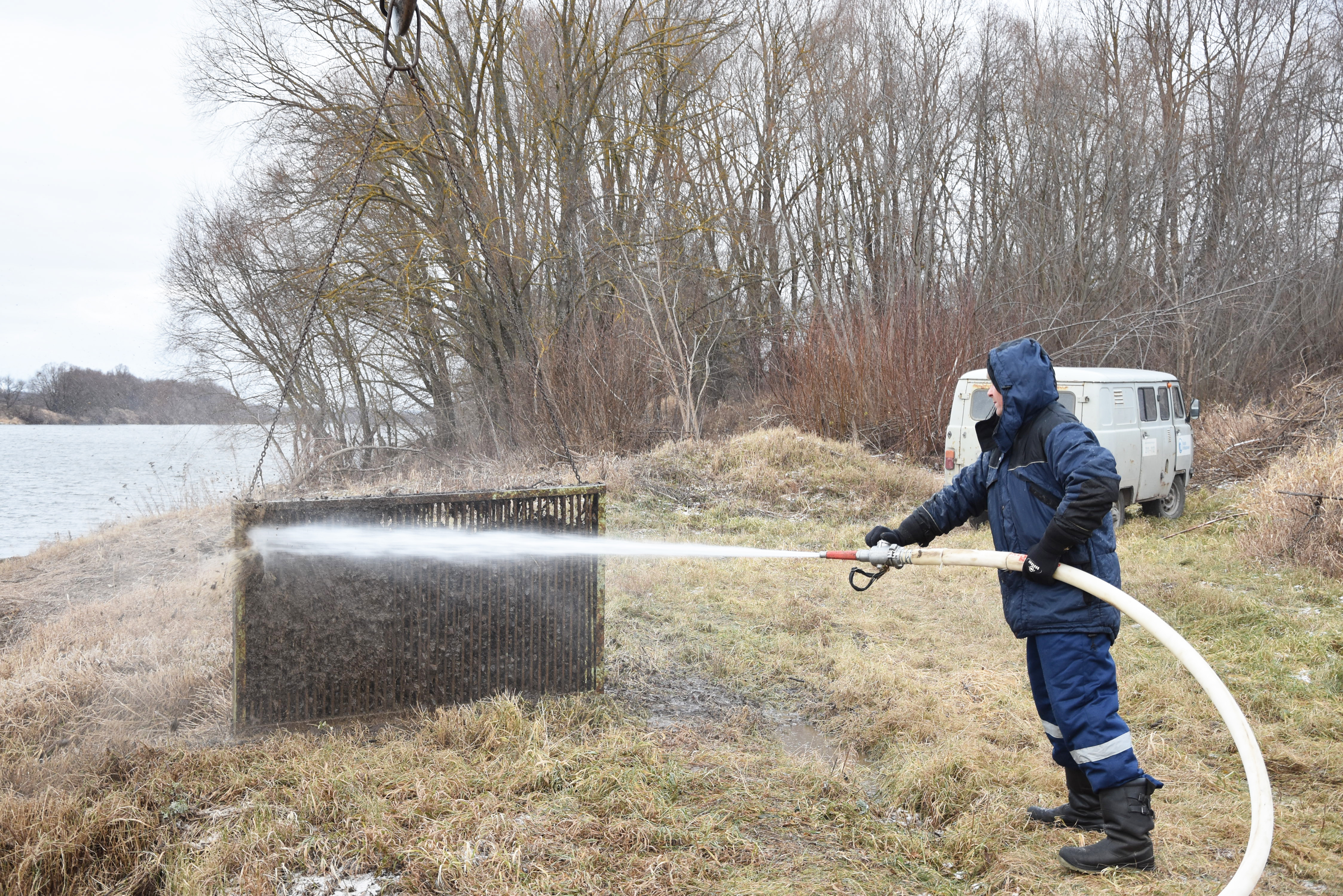 Новости » Водолазы обеспечивают защиту водозаборов от шуги. ГП  