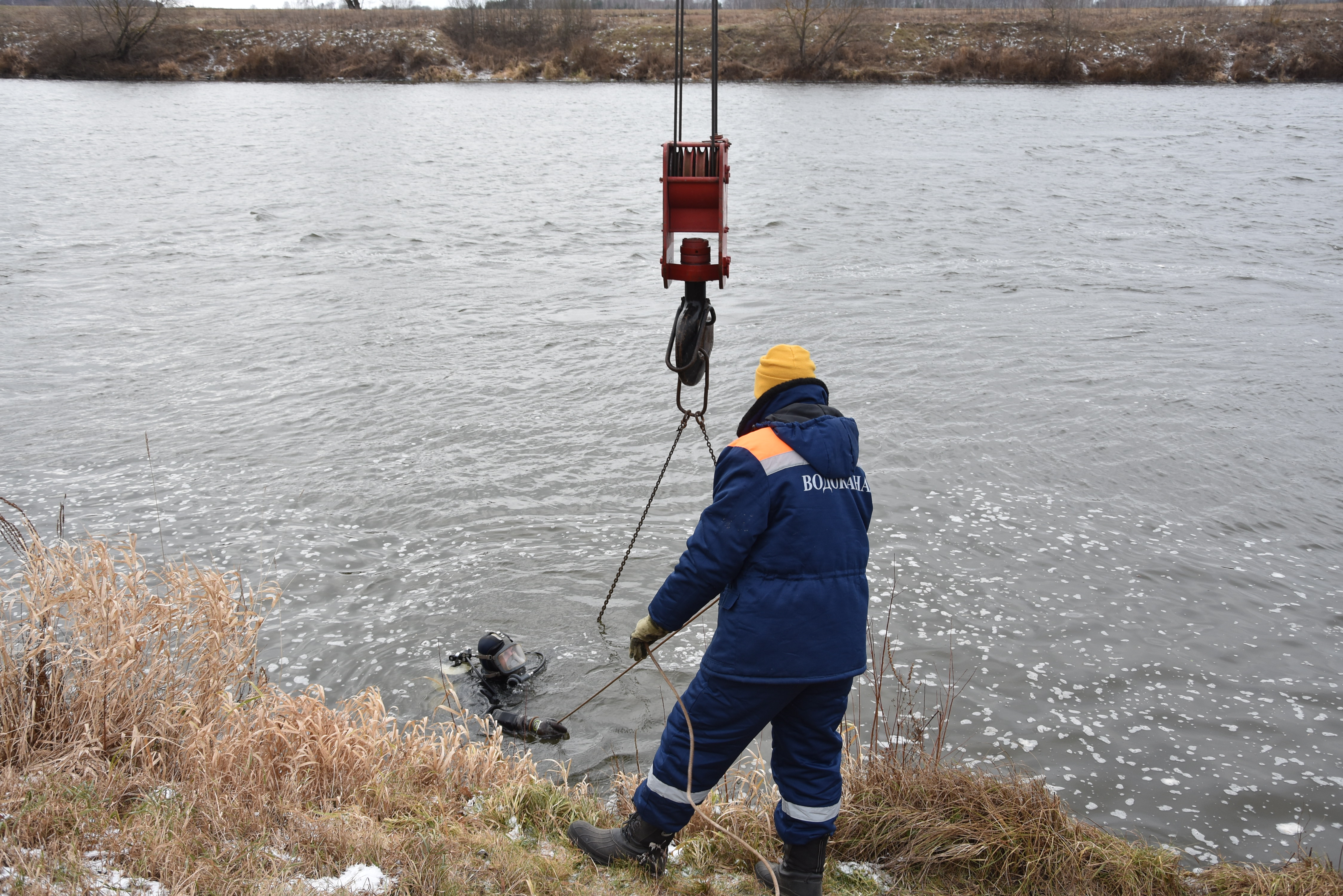 Новости » Водолазы обеспечивают защиту водозаборов от шуги. ГП  