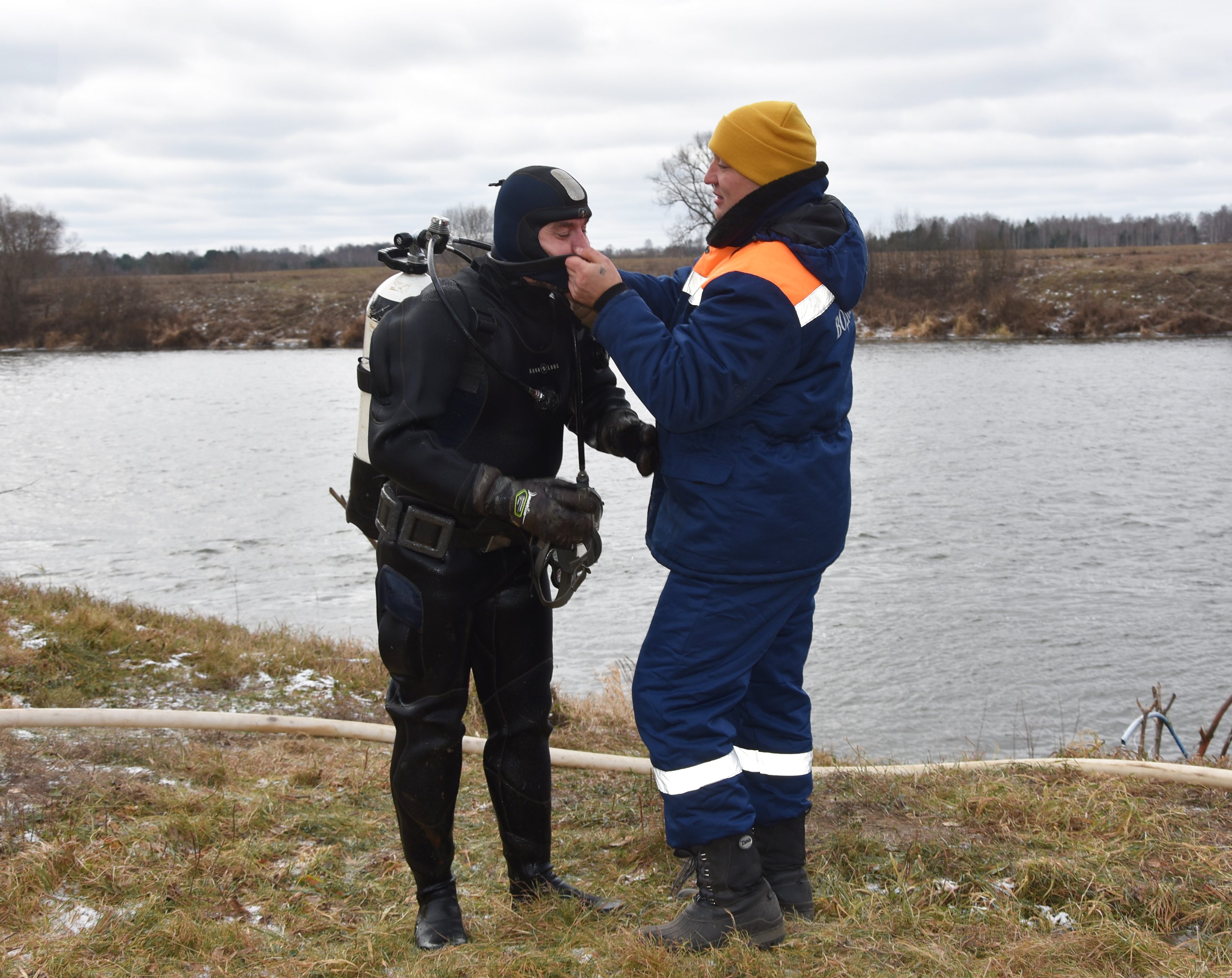 Новости » Водолазы обеспечивают защиту водозаборов от шуги. ГП  