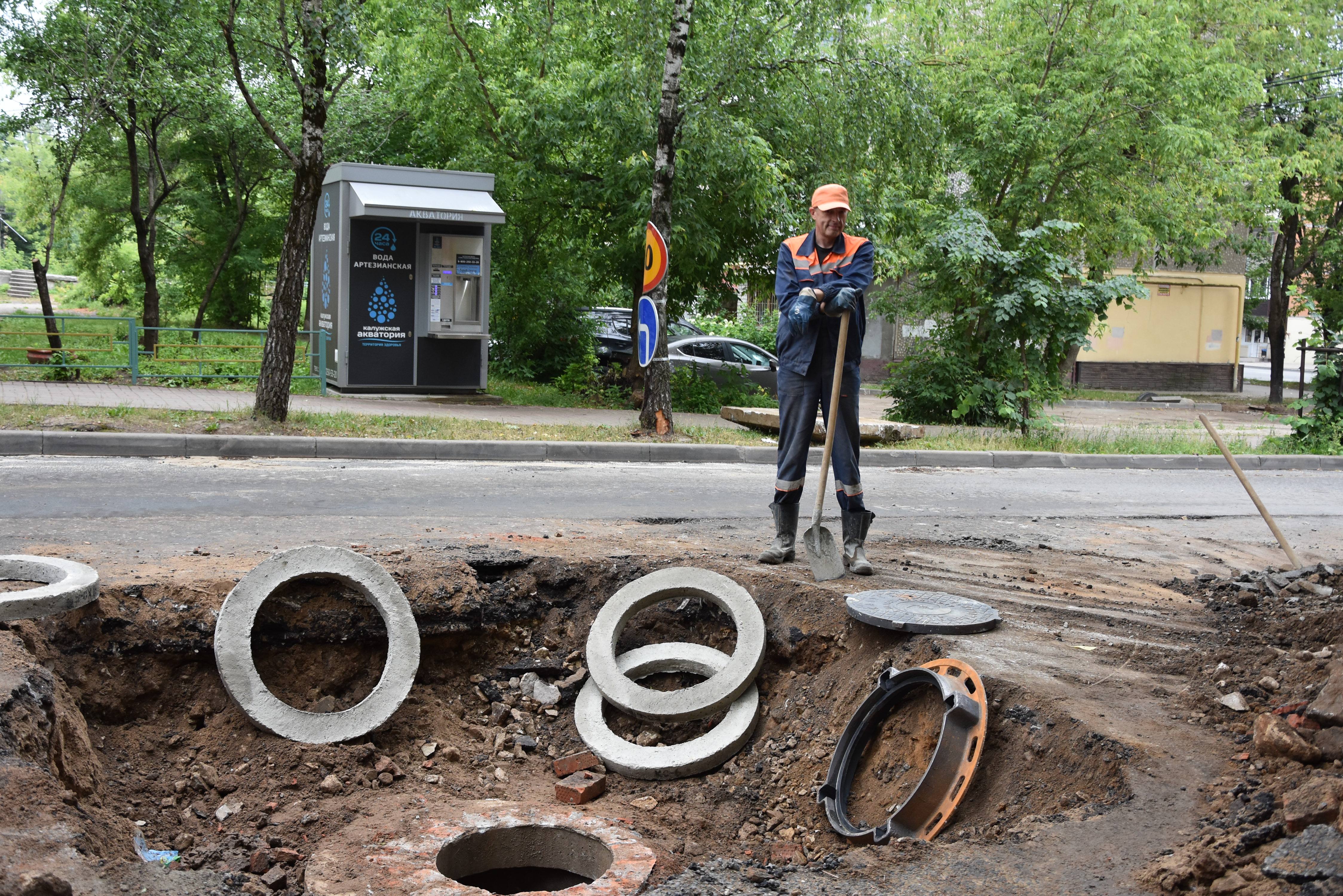 Новости » Продолжается ремонт сетей на улице Огарева. ГП  